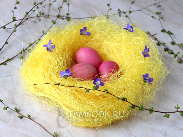 Как покрасить яйца свеклой в розовый цвет на Пасху, рецепт с фото