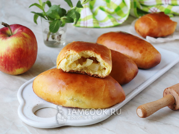 Пирожки с яблоками на сыворотке в духовке (дрожжевые), рецепт с фото