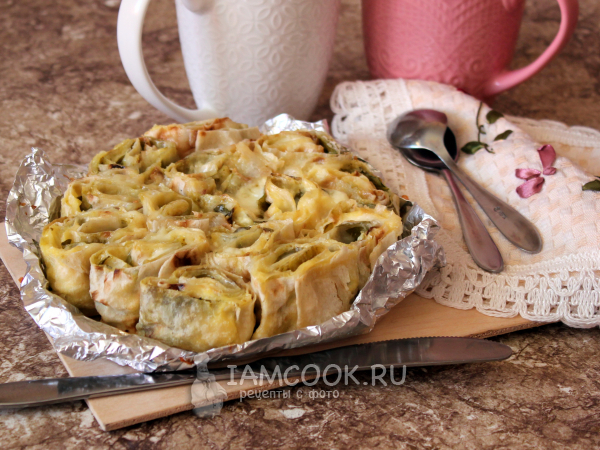 Пирог из лаваша с творогом и сыром в мультиварке, рецепт с фото
