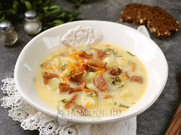 Суп с лисичками и плавленым сыром, рецепт с фото