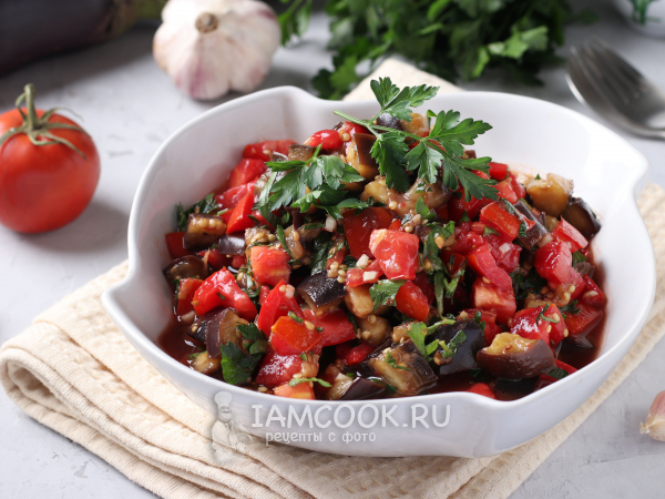 Салат с карамелизированными баклажанами и помидорами, рецепт с фото