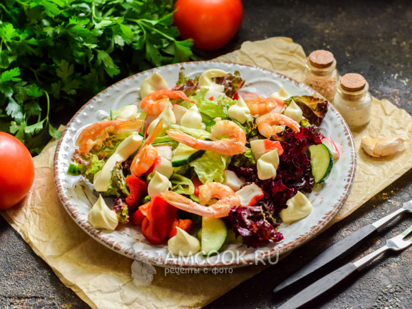 Салат с крабовыми палочками креветками и болгарским перцем, рецепт с фото