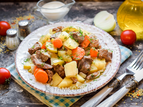 Жаркое из говядины с картошкой и кабачками, рецепт с фото