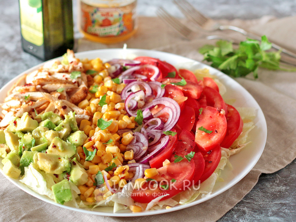 Салат с жареной курицей, авокадо и овощами (с горчично-медовой заправкой), рецепт с фото