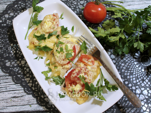 Горбуша на сковороде c помидорами и сыром — рецепт с фото пошагово