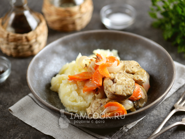 Хек с луком и морковью в духовке — рецепт с фото пошагово