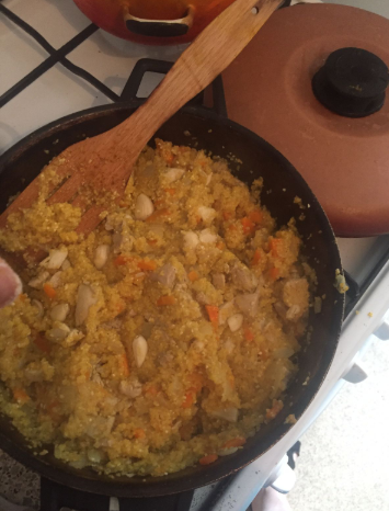Рассыпчатый плов с курицей на сковороде — рецепт с фото пошагово