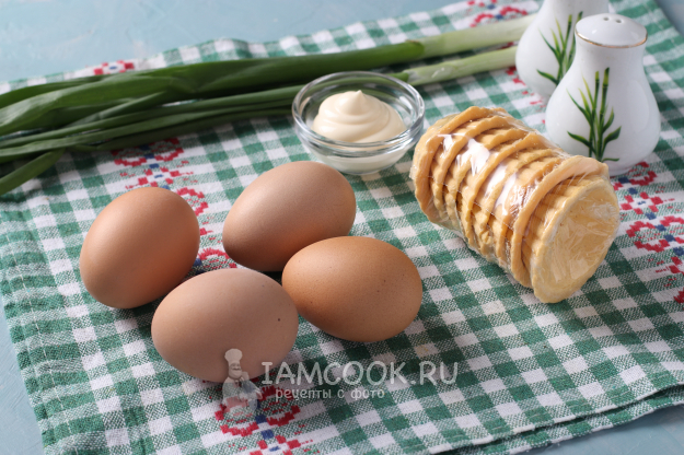 Тарталетки с яйцом и луком