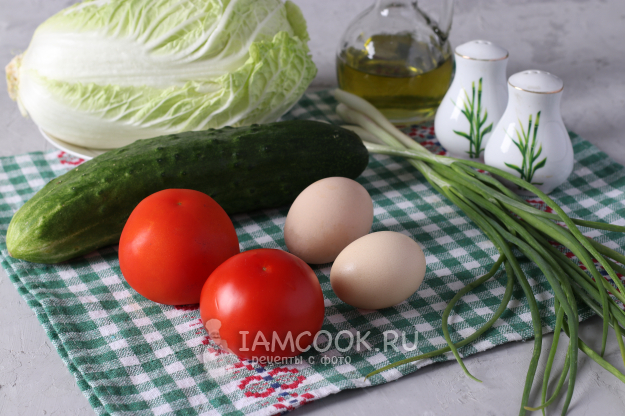 Салат с пекинской капустой, огурцом, помидором и яйцом