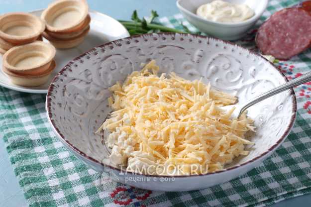 Ингредиенты для «Тарталетки с колбасой и сыром»: