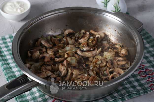 Рецепт: Мясо по-Петровски - с сушеными грибами