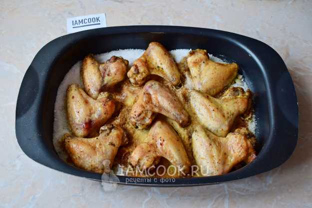 Как приготовить куриные крылышки с хрустящей корочкой: 12 рецептов в духовке