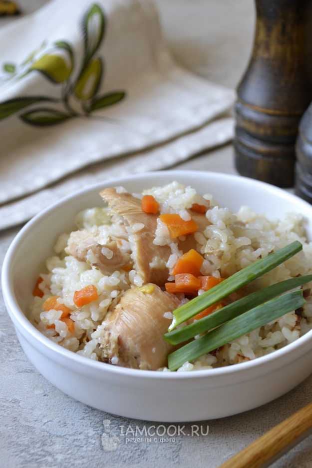 Рис с овощами и курицей в мультиварке