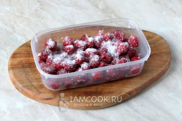 Рецепт: Слойки с яблоком и малиной