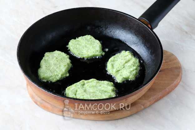 Постные оладушки из брокколи - Рецепт | sapsanmsk.ru