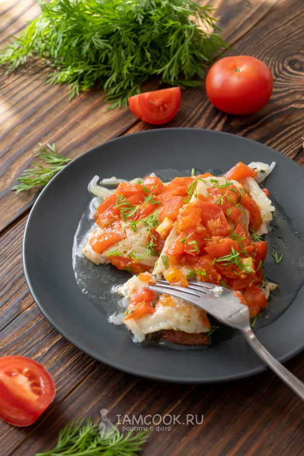 Диетическое блюдо – запеченная камбала с помидорами