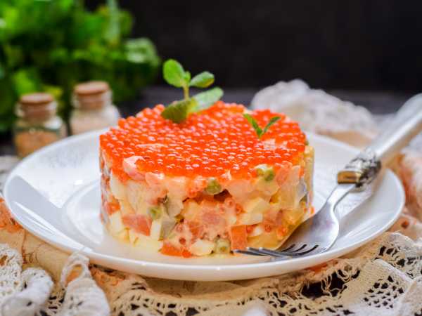 Салат «Жемчужина»: рецепты с семгой, икрой, креветками и еще 5 вариаций блюда