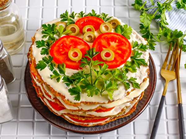 Торт из кабачков с сыром и помидорами