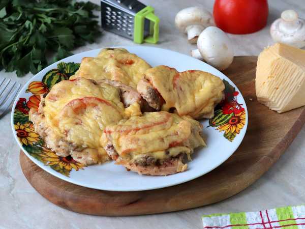 Куриное филе с шампиньонами, помидорами и сыром, в духовке