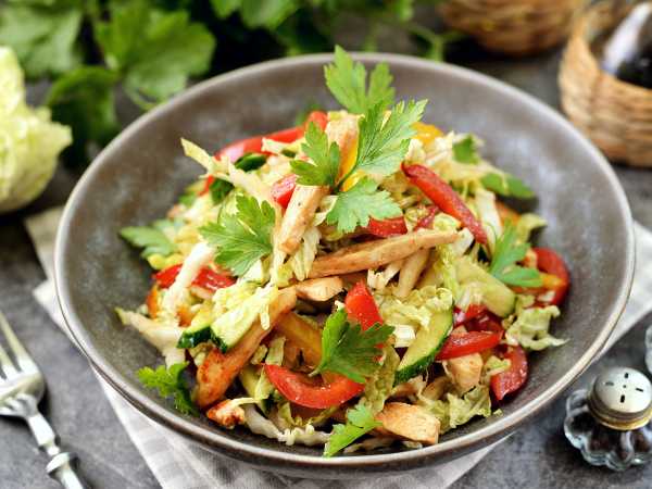 Как приготовить салат из пекинской капусты с сухариками, пошаговый рецепт с фото