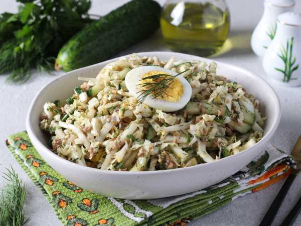 Краткий рецепт: капустный салат с тунцом и помидорами