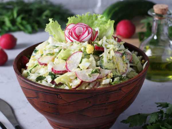 Весенний салат из редиса со свежим огурцом