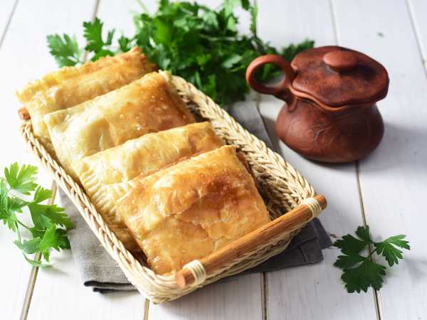 Пирожки из слоеного теста с грибами и картошкой - пошаговый рецепт с фото на irhidey.ru