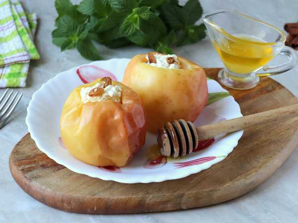 Яблоки запеченные в духовке с медом и творогом