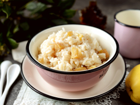 Рецепт рисовой каши с изюмом и яблоком в мультиварке