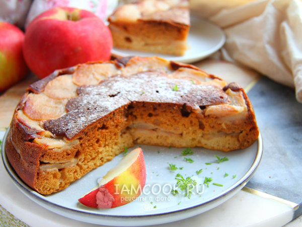 Пирог с яблоками и корицей на кефире