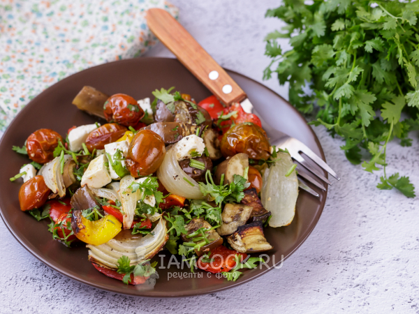 Теплый салат с баклажанами и сыром фета, рецепт с фото