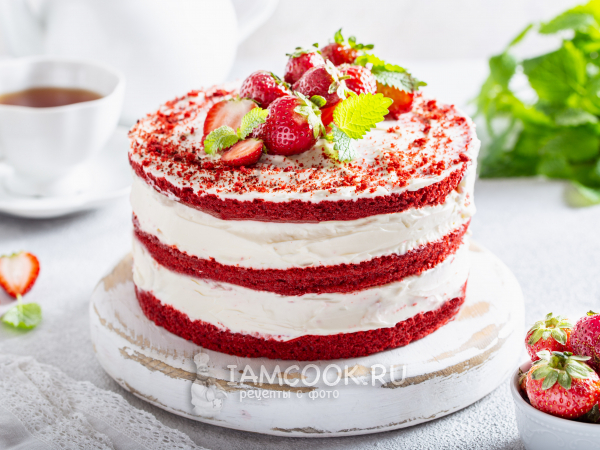 Торт «Красный бархат» с клубничным конфи, рецепт с фото