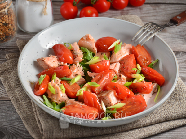 Теплый салат с лососем (семгой) и рукколой, рецепт с фото