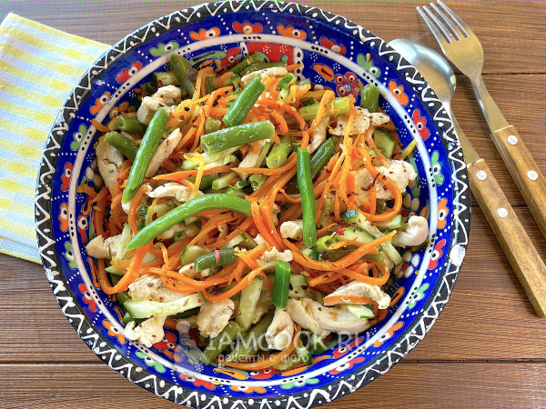 Теплый салат с курицей и фасолью стручковой — рецепт с фото пошагово