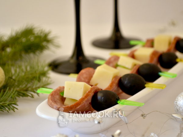 Красивые закуски с салями на праздничный стол - 3 простых рецепта бутербродов