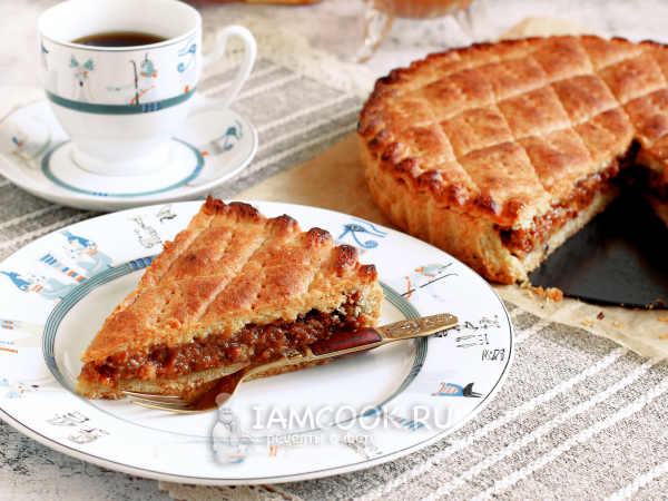 Пирог с вареной сгущенкой и грецкими орехами — рецепт с фото пошагово