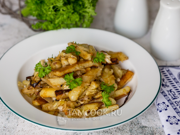 Жареная картошка с квашеной капустой на сковороде, рецепт с фото
