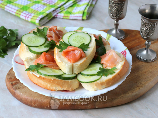 Бутерброды с красной рыбой и маслом, рецепт с фото