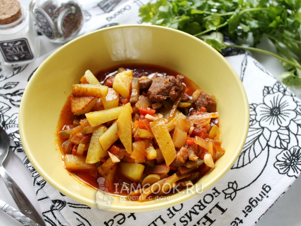 Азу по-татарски с солеными огурцами и картошкой: незатейливое вкусное блюдо в мультиварке на ужин