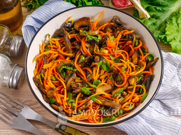 Салат с жареными грибами и корейской морковью, рецепт с фото