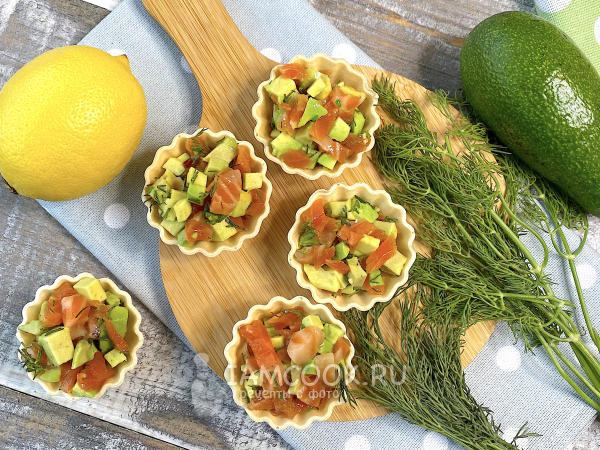 Тарталетки с авокадо и красной рыбой (семгой), рецепт с фото