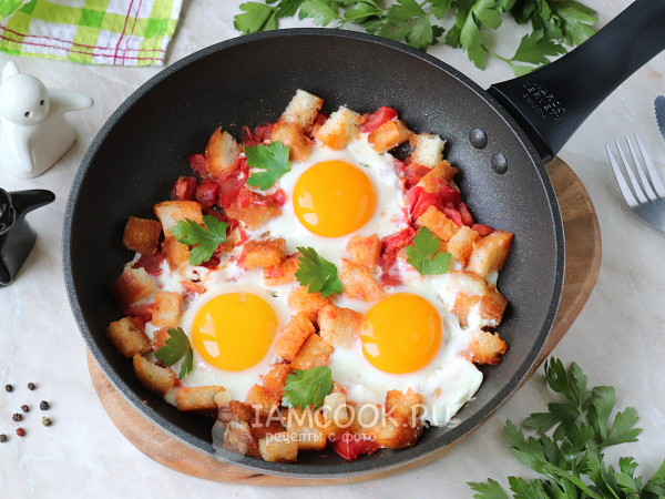 Яичница с помидорами, колбасой и сыром на завтрак – пошаговый рецепт приготовления с фото