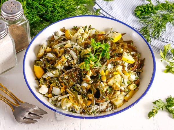 Салат с морской капустой и кальмаром, рецепты с фото