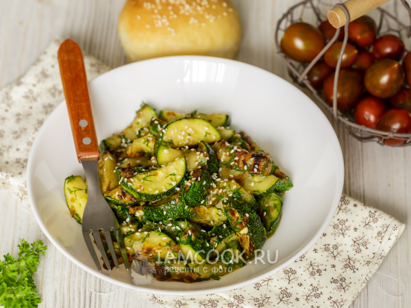 Салат из кабачков с чесноком и зеленью, рецепт с фото