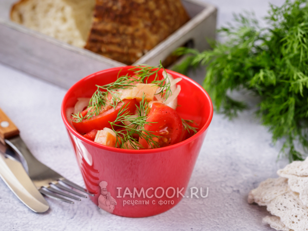 Салат «Амурский» с красной рыбой и помидорами, рецепт с фото