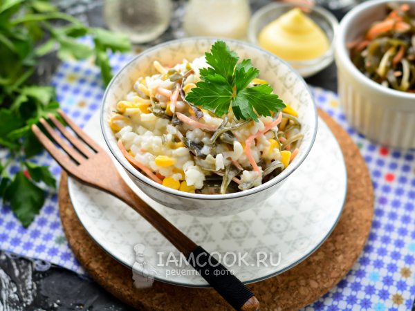 Салат с морской капустой, кукурузой и рисом