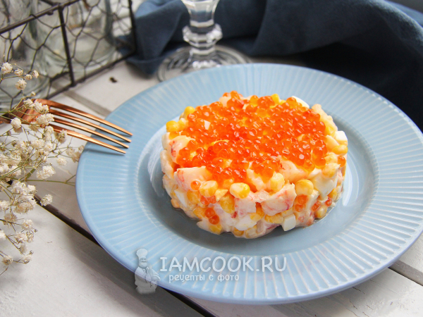 Салат «Царский» с красной икрой и креветками, рецепт с фото