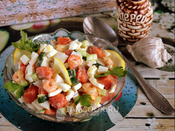 Морской салат с красной рыбой, кальмарами и креветками — рецепт с фото пошагово