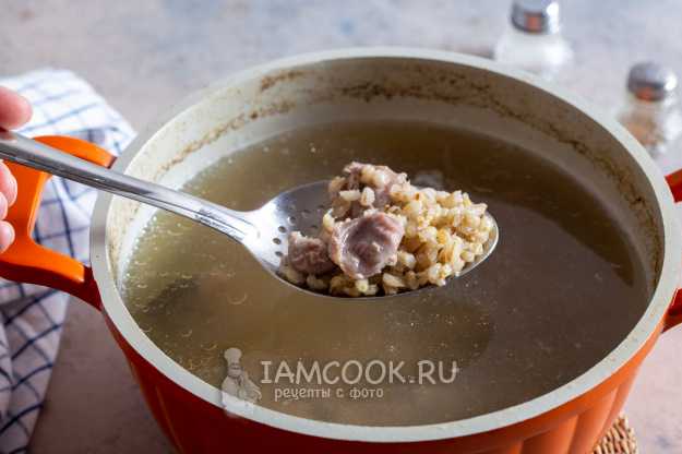 Суп с куриными желудками и перловкой