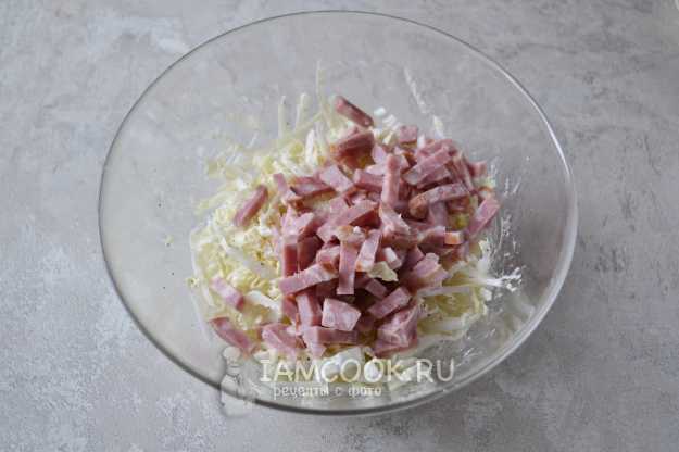 Салат с пекинской капустой и колбасой – просто объедение: рецепт с фото и видео
